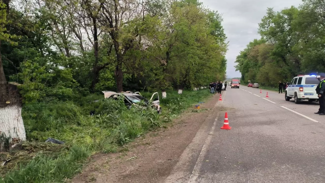 Молодой водитель погиб в перевернувшейся машине на Ставрополье