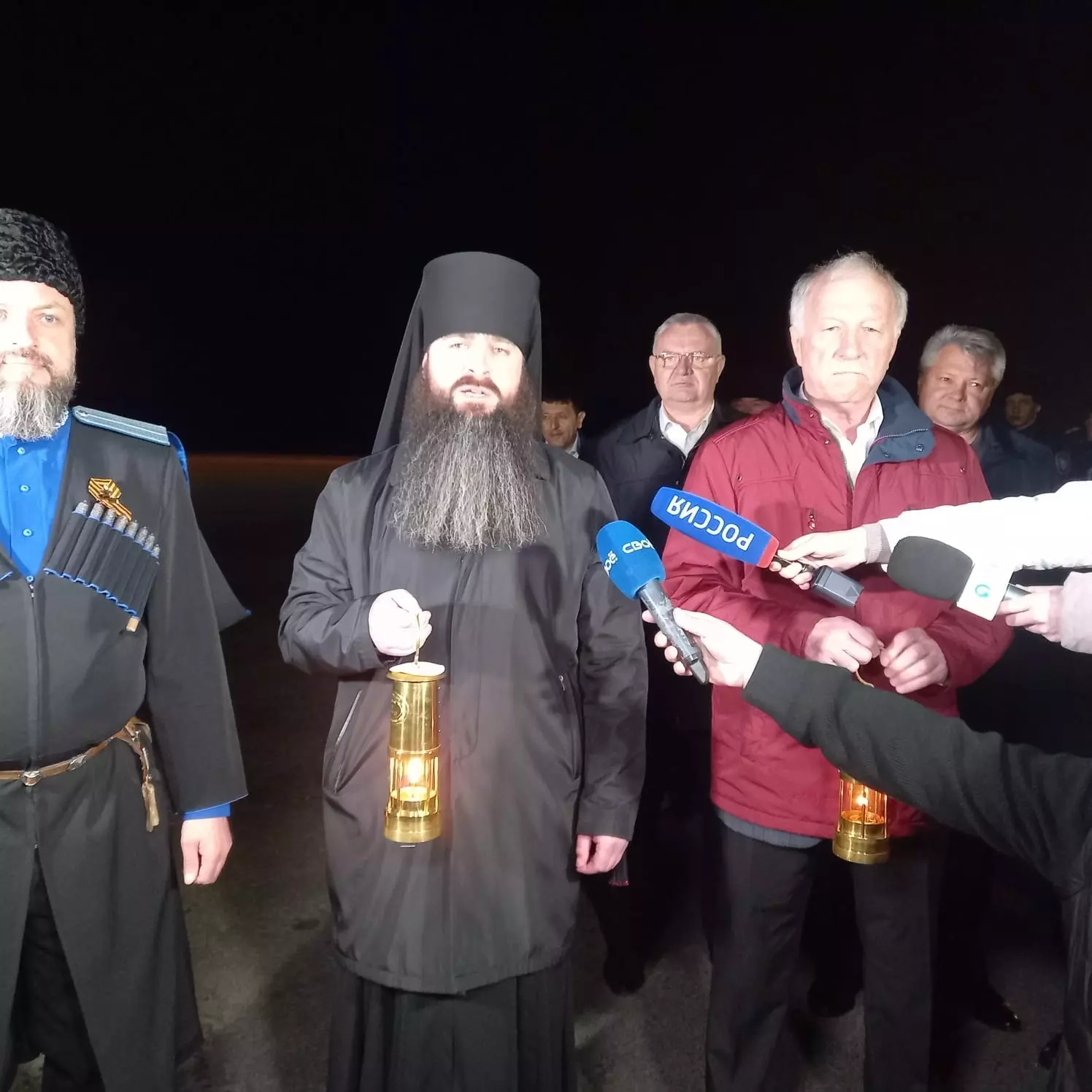 От лица первых лиц региона поздравил всех с наступающим праздником Николай Великдань. 