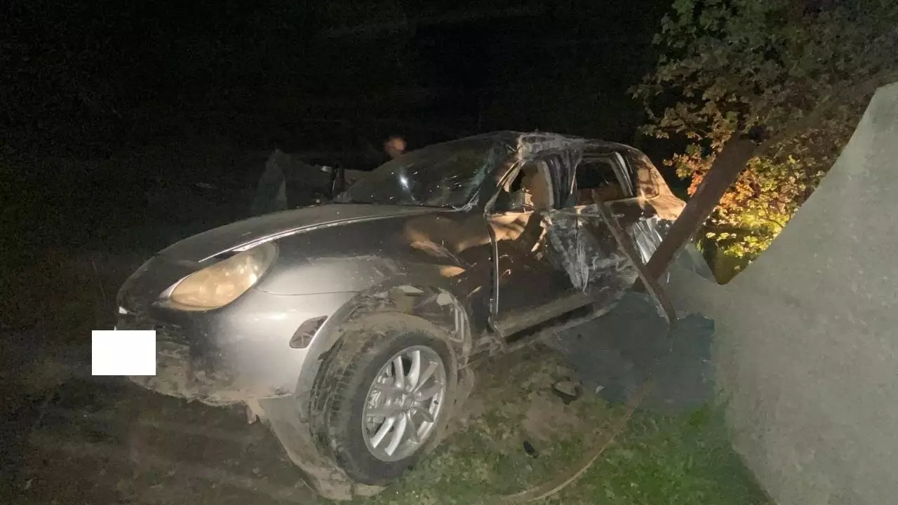 Водитель Porsche Cayenne погиб в страшной аварии на Ставрополье