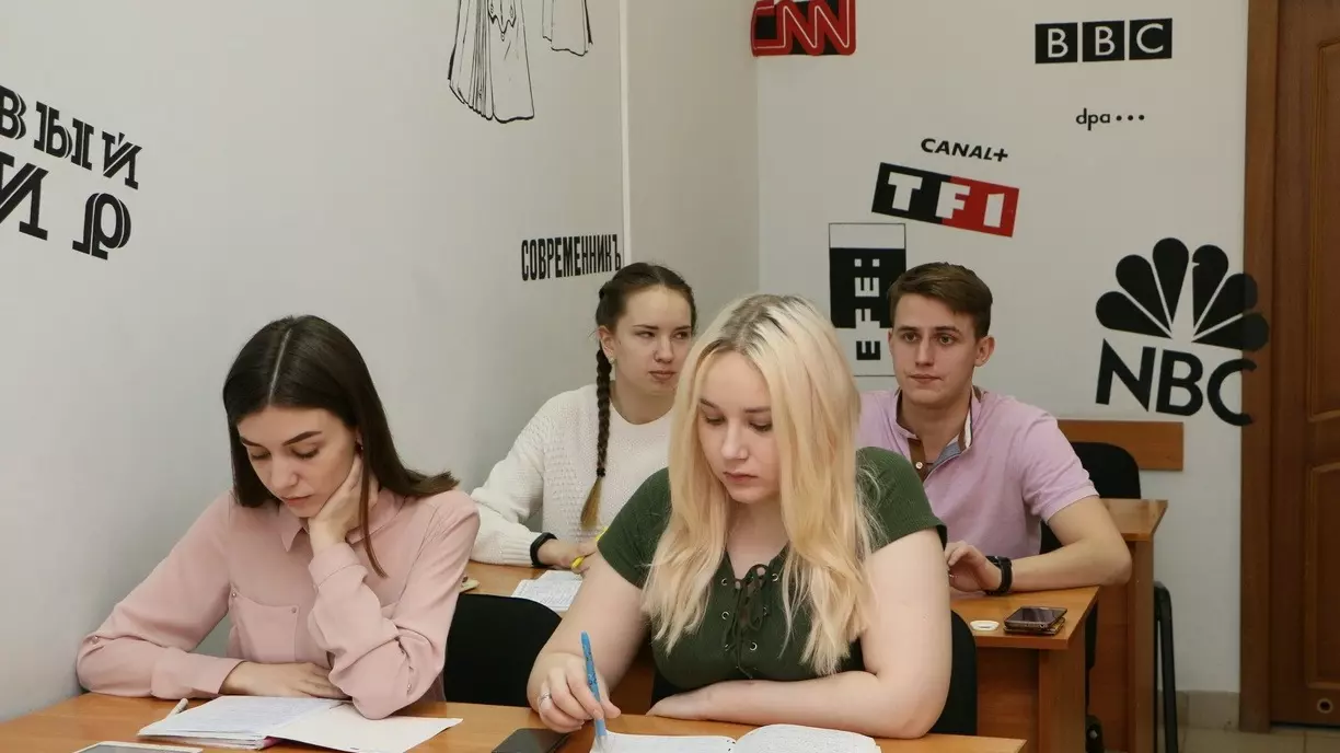 В Ставрополе за интимные фото вымогают деньги, а студентов перевели на дистант