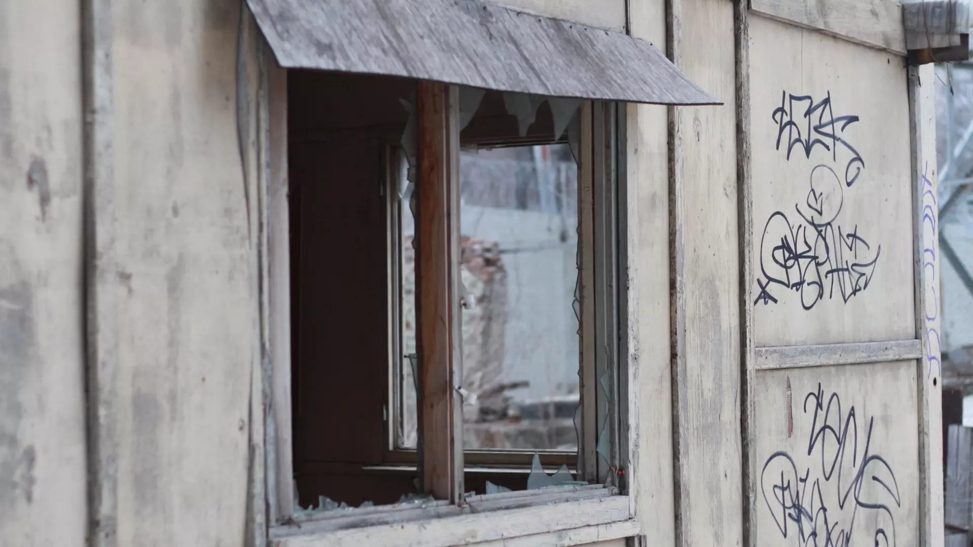 Что известно о падении женщины из окна в Ставрополе