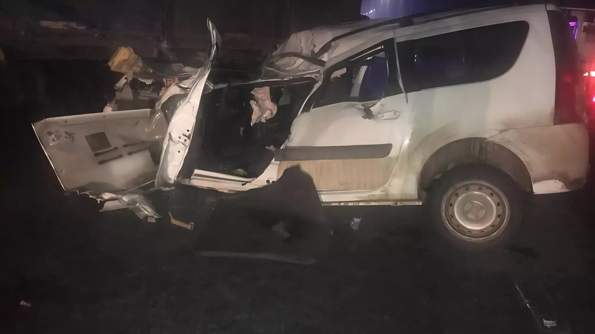 Два человека погибли при столкновении грузовика и легковушки на Ставрополье