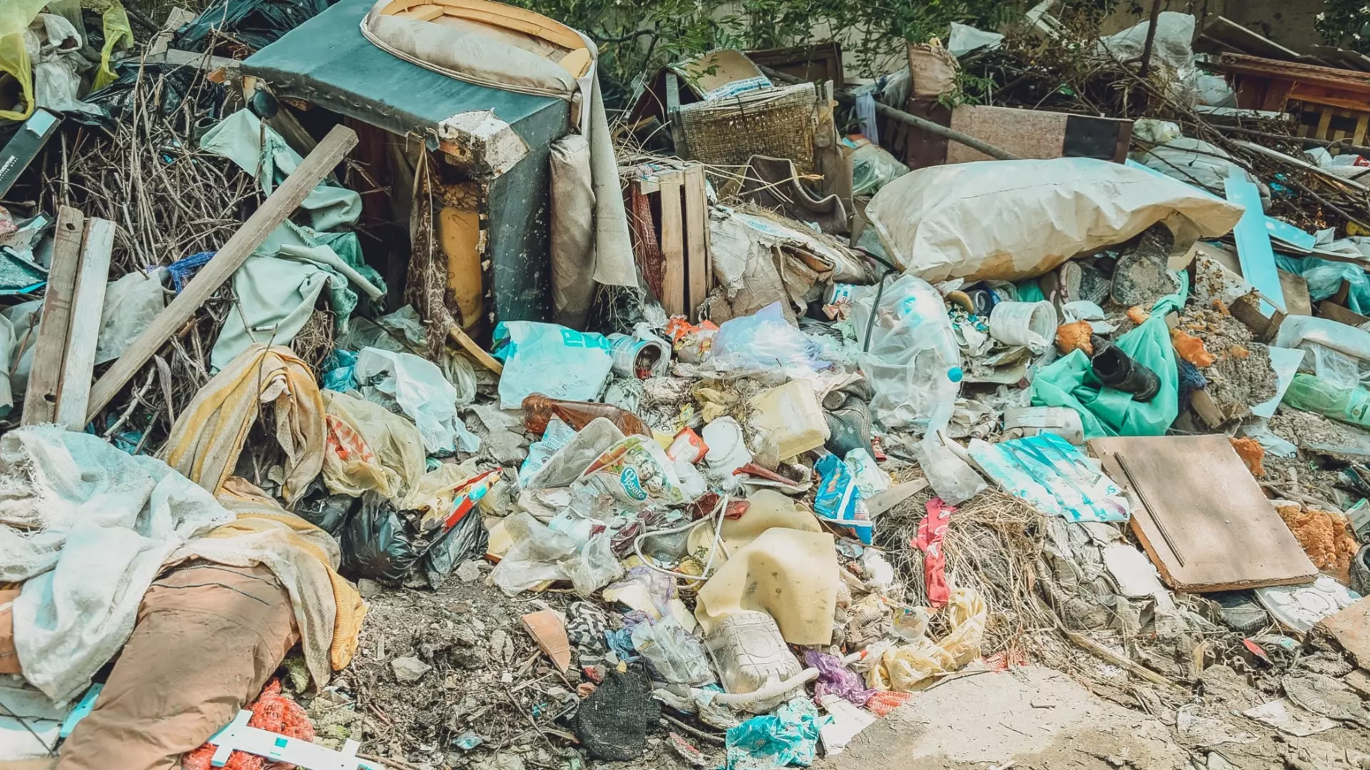Глава СКР поручил проверить мусор в охранной зоне реки Подкумок в Ессентуках