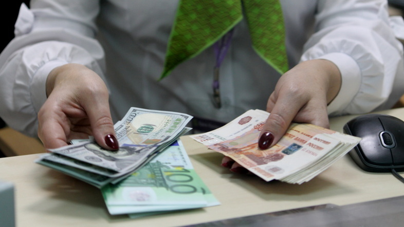 Сотрудница банка на Ставрополье похитила у вкладчиков 25 миллионов рублей