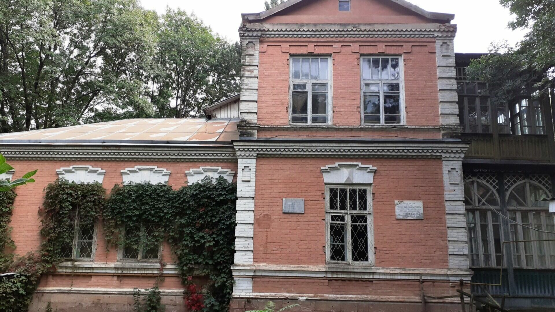 В Нальчике при ремонте «Дома Фадеева» украли более восьми миллионов рублей