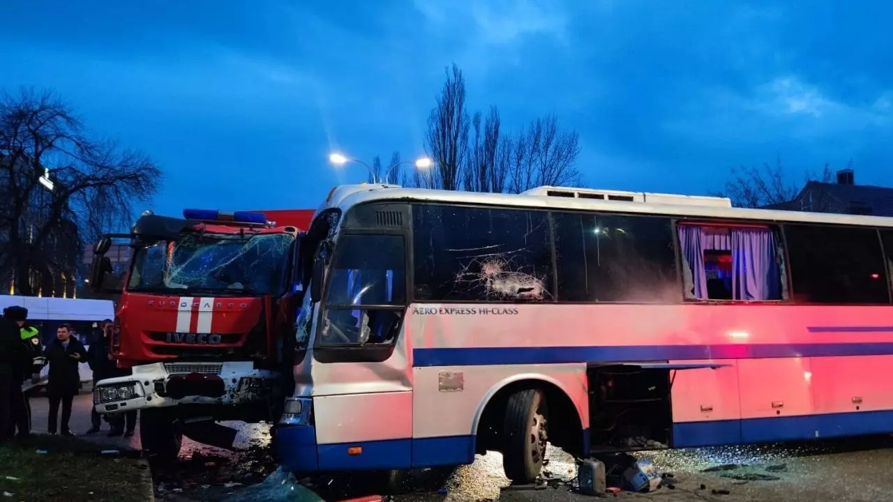 Автобус с детьми попал в ДТП с пожарной машиной в Пятигорске