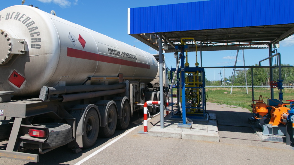 Опасное топливо нашли на двух газовых заправках в Северной Осетии
