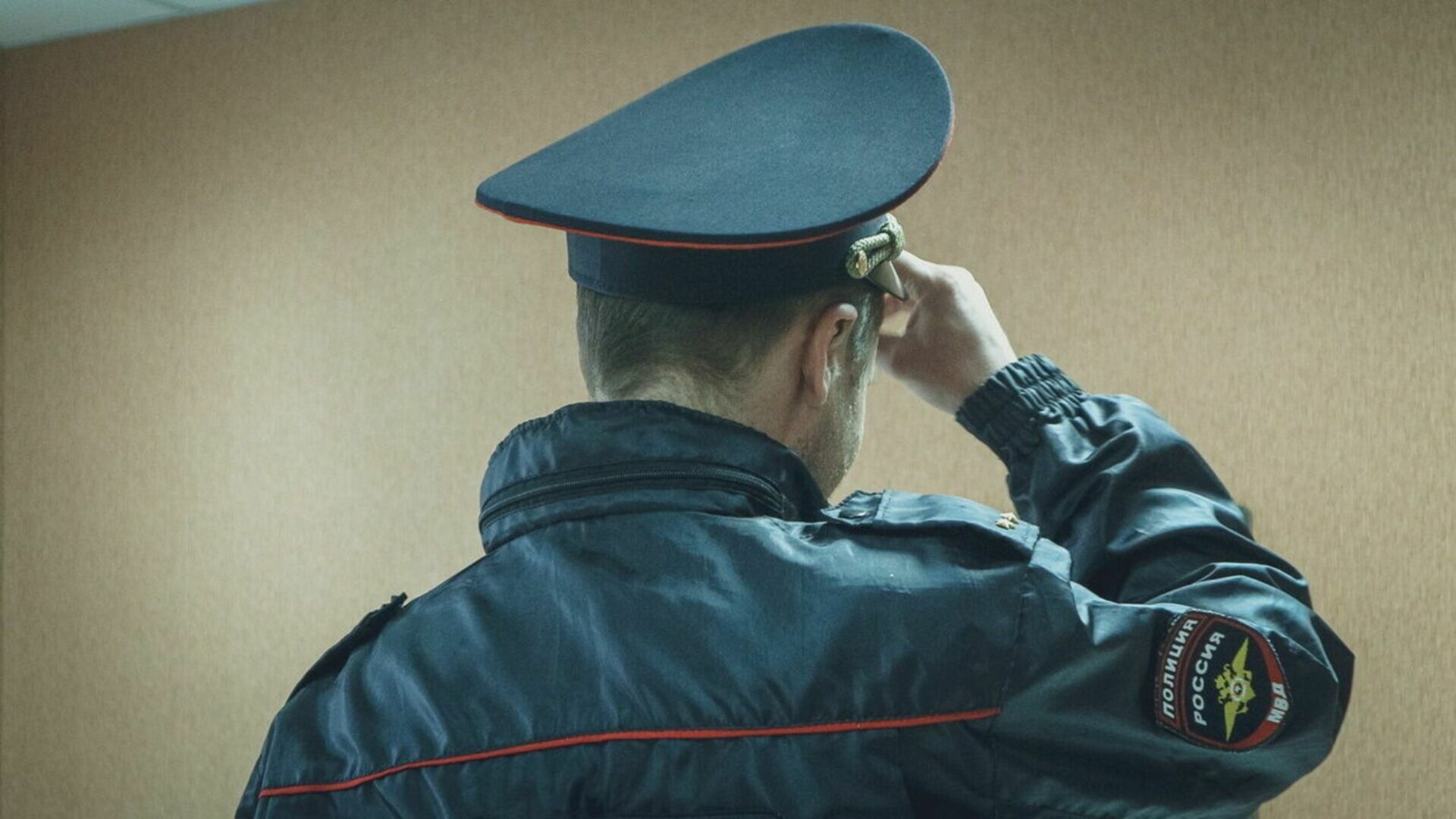 Подкидывавшим наркотики бывшим полицейским из Минвод вынесли приговор