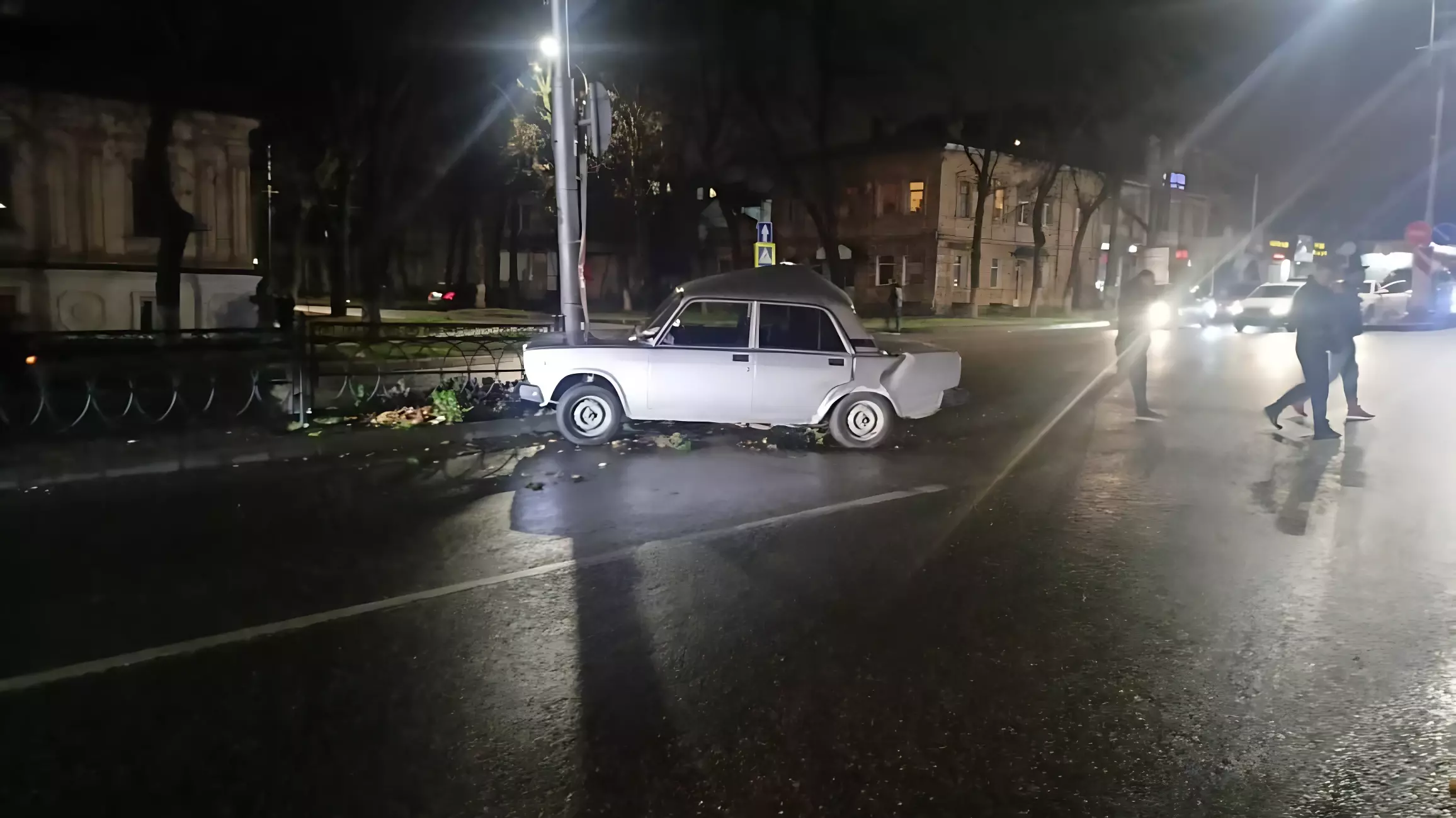Водитель получил перелом позвоночника после столкновения в Пятигорске