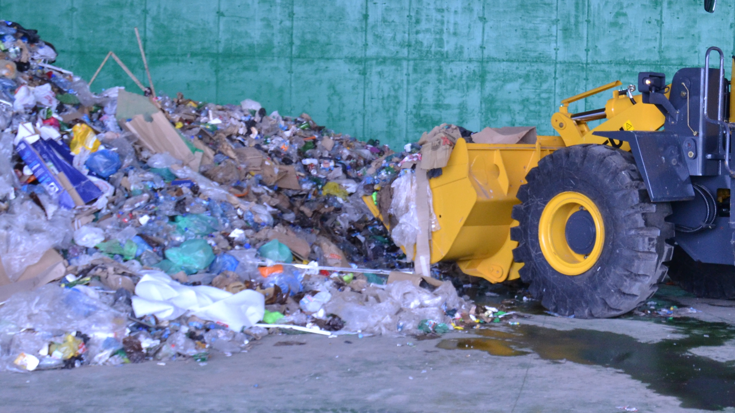 Закрытый мусорный полигон на Ставрополье оказался действующим