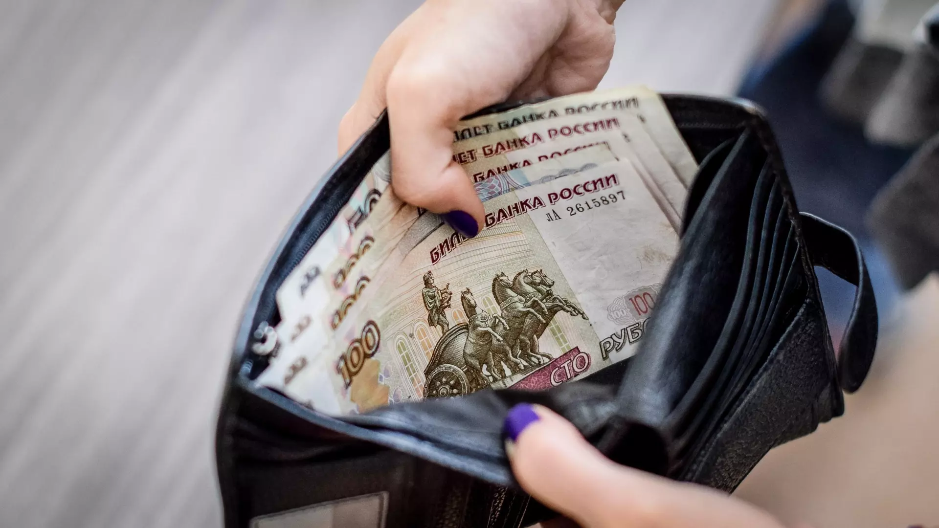 Не доверяют банкам: 75% ставропольцев не готовы отказаться от налички