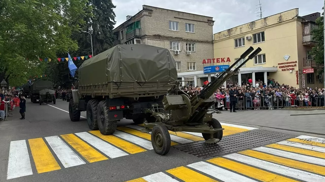 Военную технику показали на параде Победы в Пятигорске