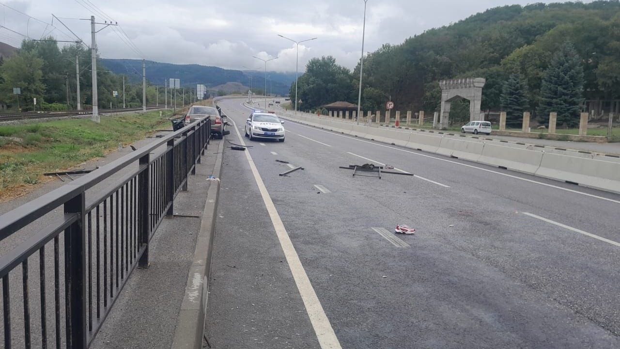 Водитель погиб после ДТП на мокрой дороге рядом с Кисловодском