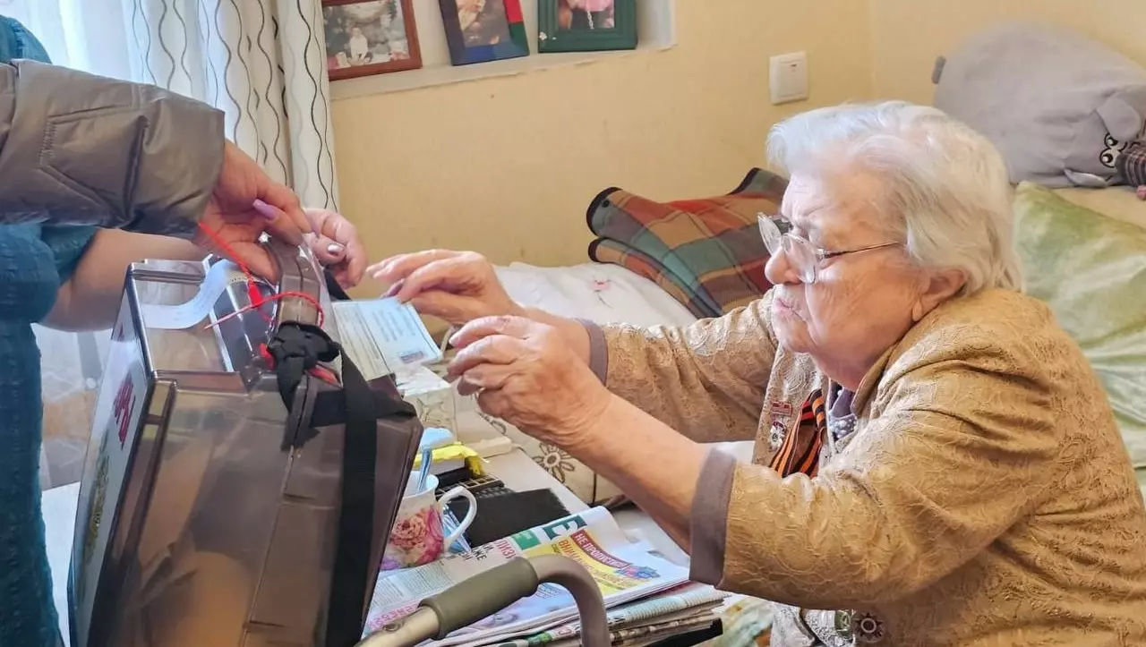 101-летняя жительница Пятигорска проголосовала на выборах президента России