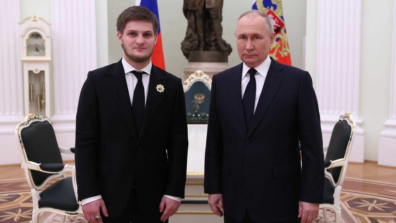 17-летний сын главы Чечни Ахмат Кадыров встретился с Путиным накануне своей свадьбы