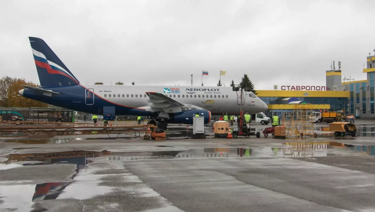 Аэропорт в Ставрополе закрыли из-за повреждений на взлетно-посадочной полосе