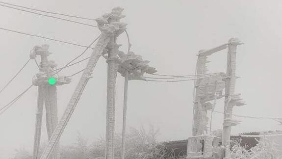 Ледяной дождь стал причиной отключения электричества в Предгорье