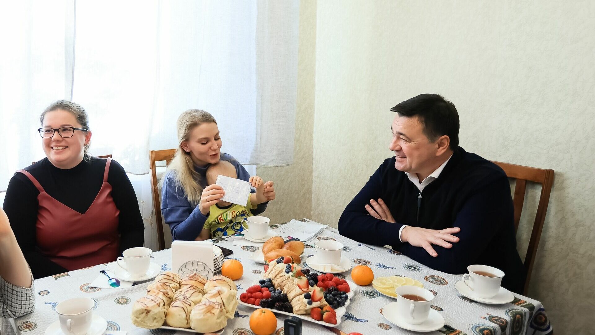 Воробьев обещал решить проблемы, о которых рассказали жены участников СВО
