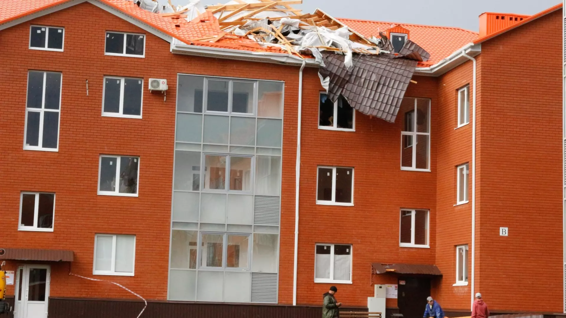 Ремонт сорванной ветром крыши дома в Кисловодске обойдется в 2,6 млн рублей