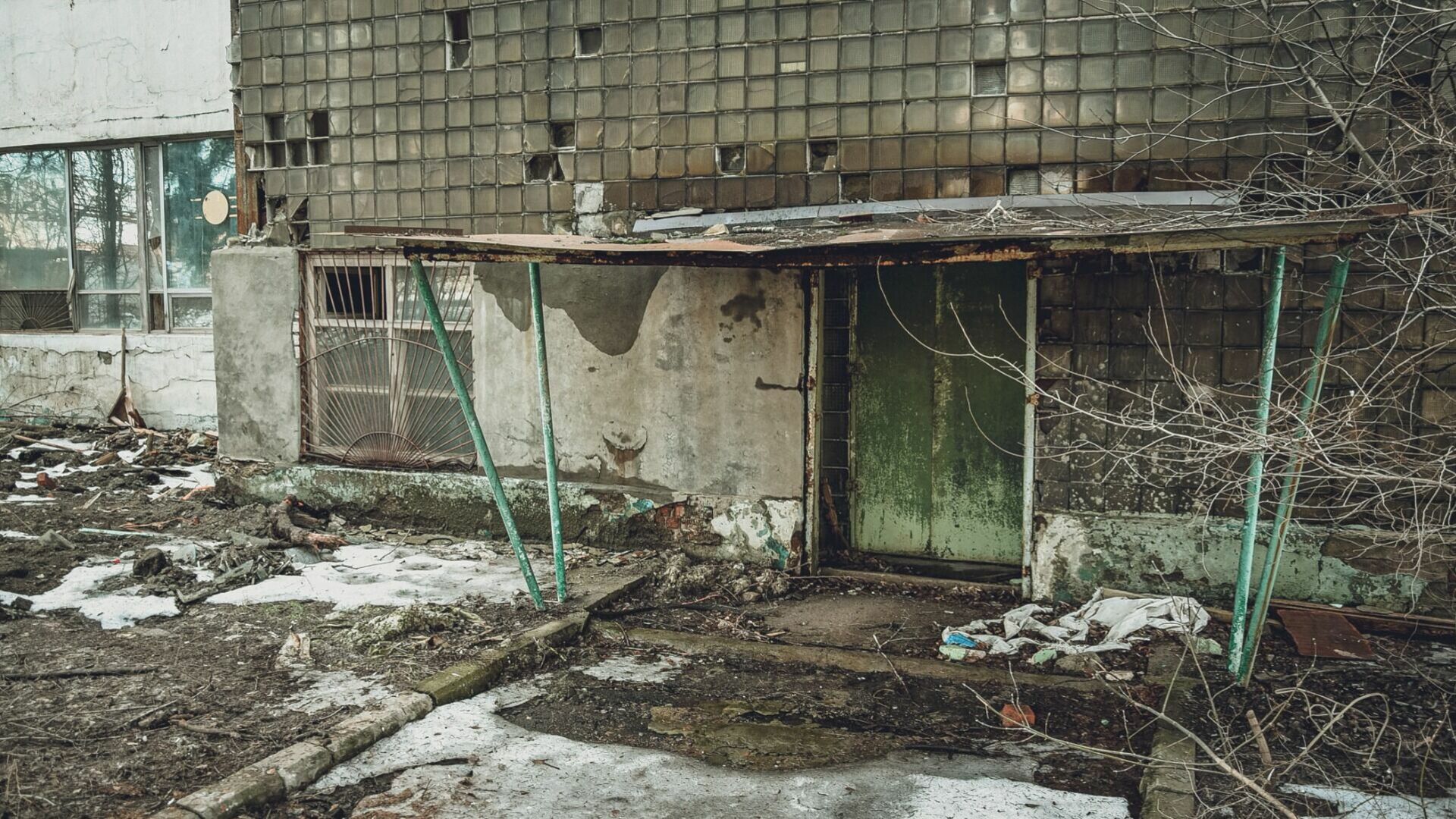 Жители Ставрополя пожаловались на разрушающееся здание общежития на улице Туапсинской