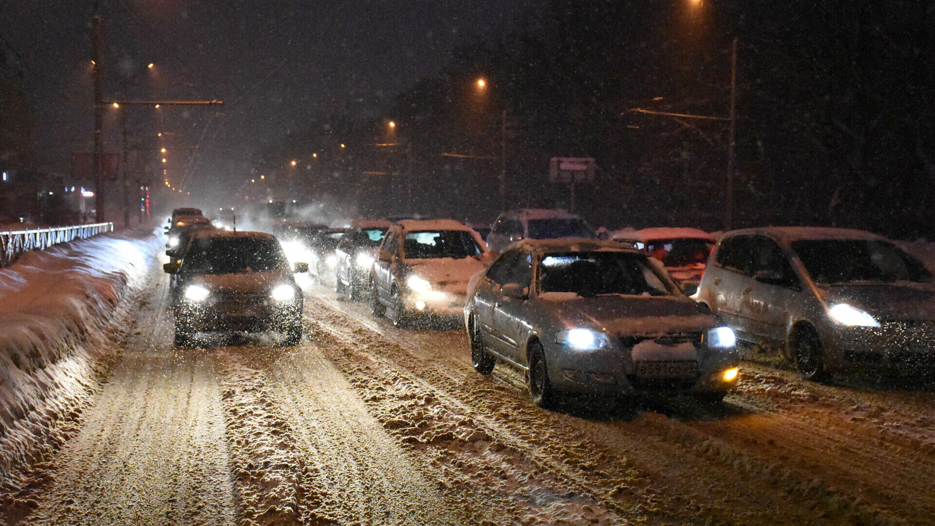 Десятибалльные пробки: фото транспортного коллапса в Ставрополе