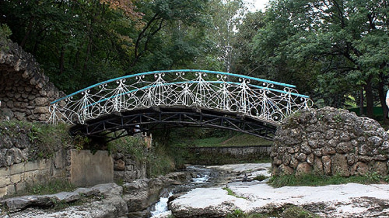 Исторический мост «Дамский каприз» в Кисловодске может уйти под воду из-за ливней