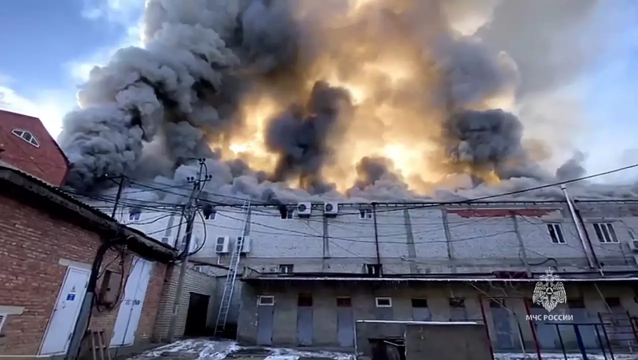Крупный ТЦ горит в Дагестане