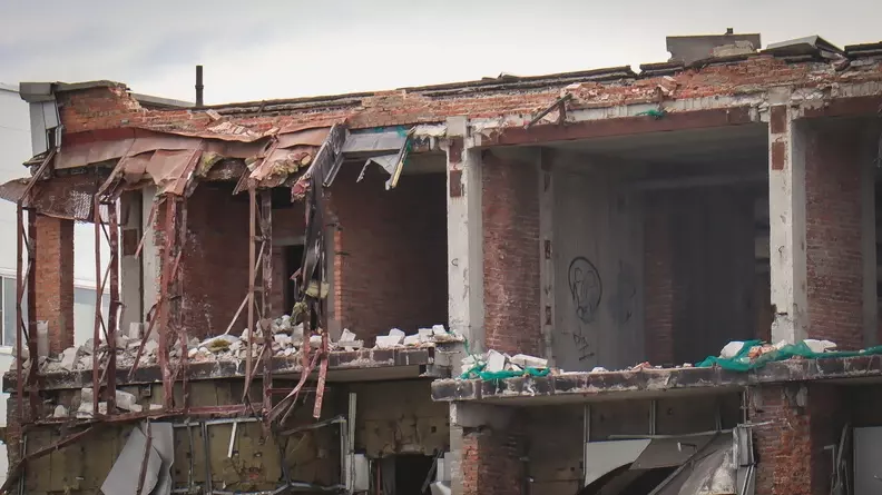 В Ставрополе рухнуло здание, а дефицит водителей достиг пика