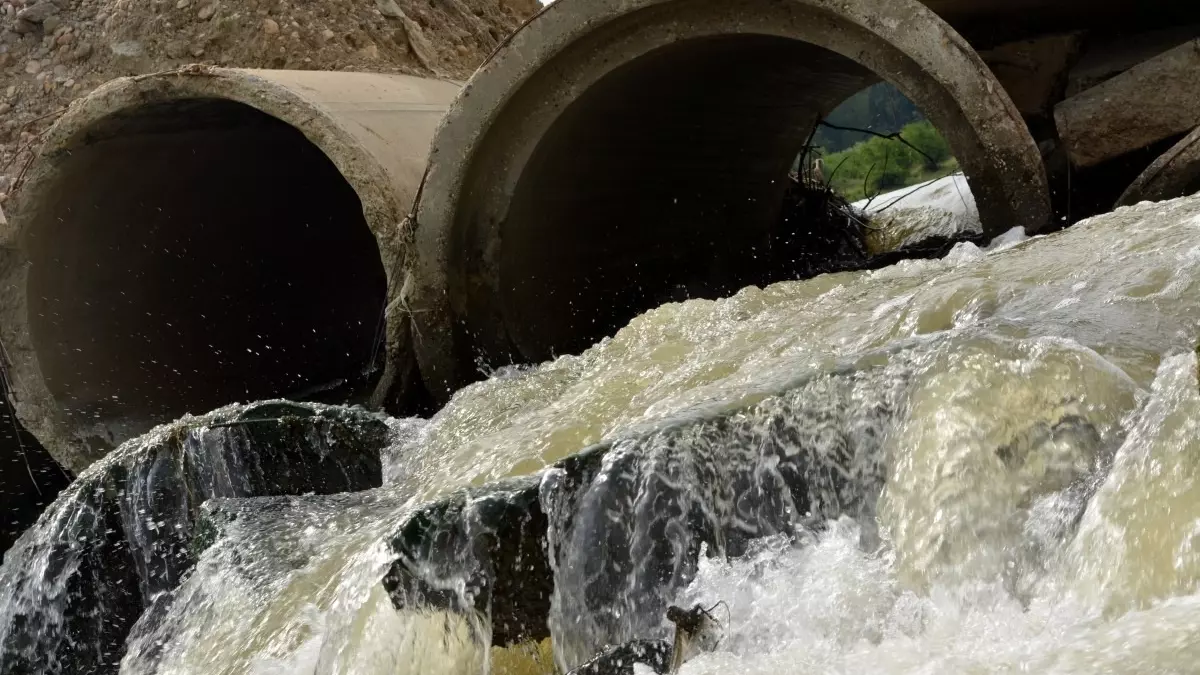 Власти не увидели нарушения в сбросе нечистот в речку Ташлу в Ставрополе