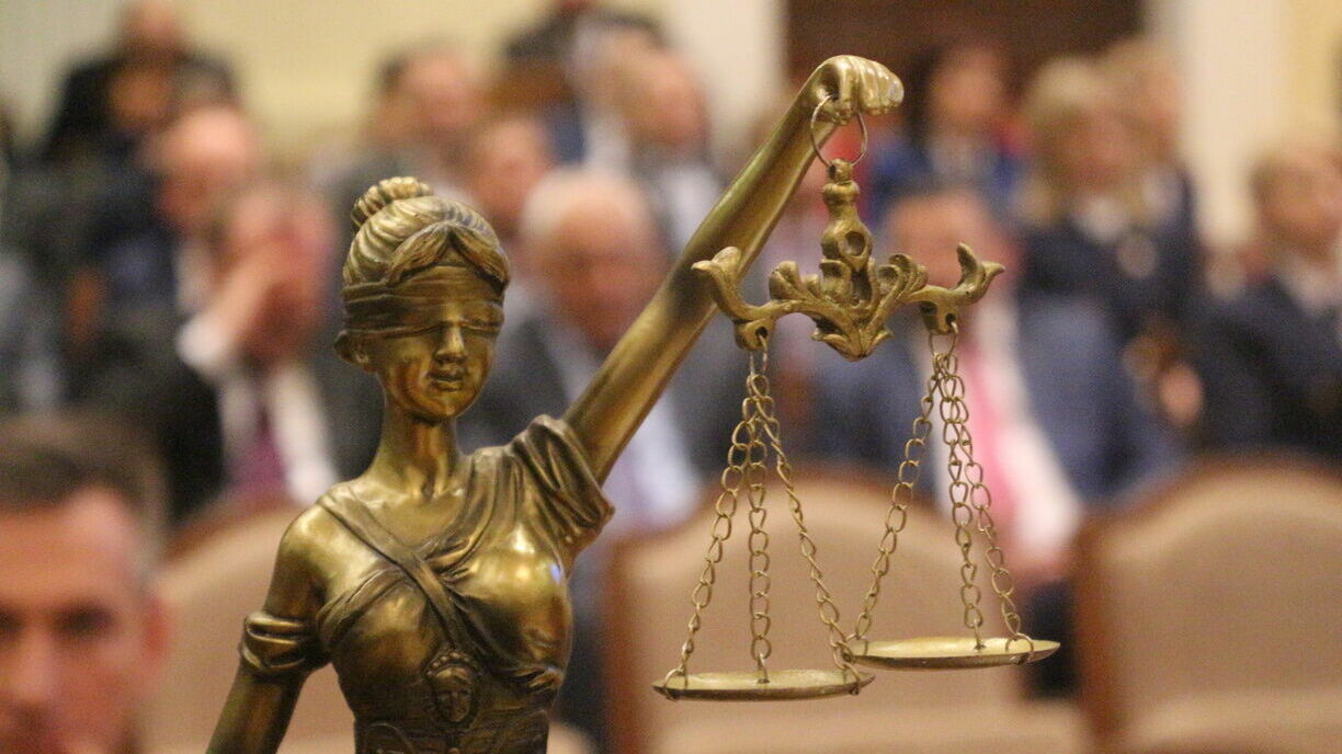 «Краевой суд учел деятельное раскаяние Кондратовой и то, что она частично возместила ущерб клиентам, и  снизил ей срок наказания», - суд
