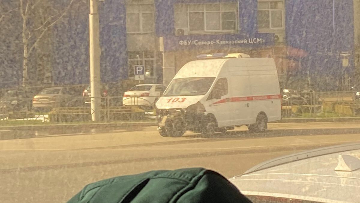 В Ставрополе образовалась пробка на Доваторцев из-за ДТП со скорой