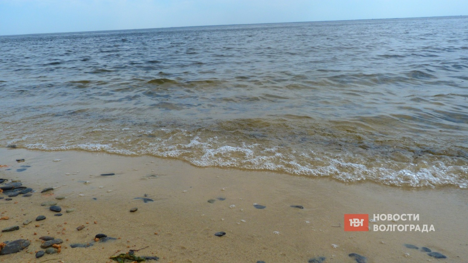 Многие приезжают на Александровский грабен еще и ради его песчаного пляжа