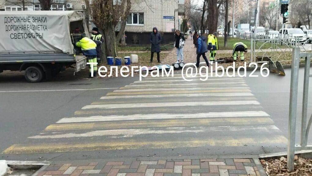 Водитель манипулятора опрокинул светофор на 19-летнюю девушку в Ставрополе