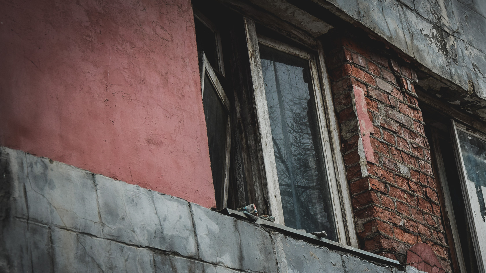 Житель Ставрополья угрожал соседке вытолкнуть ее из окна