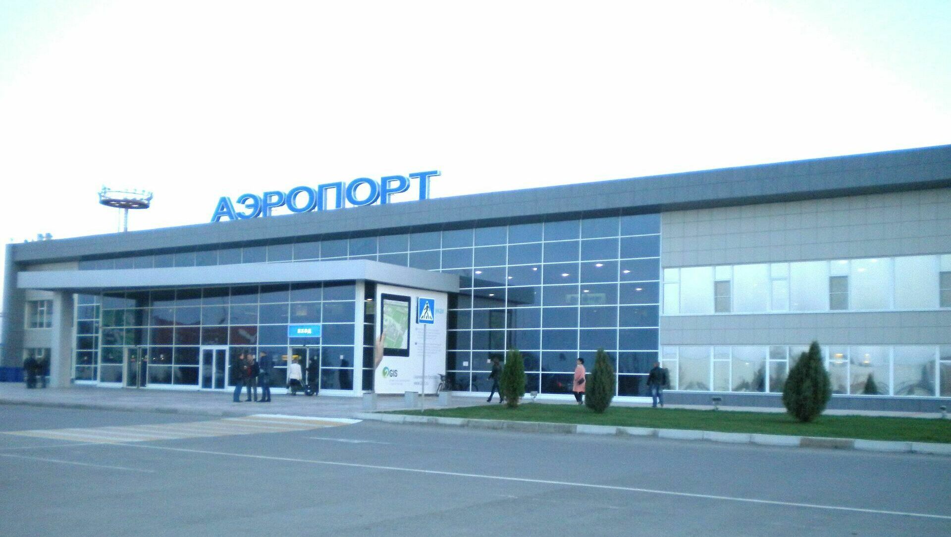 В Астрахани экстренно приземлился самолет, который летел из Минвод в Москву
