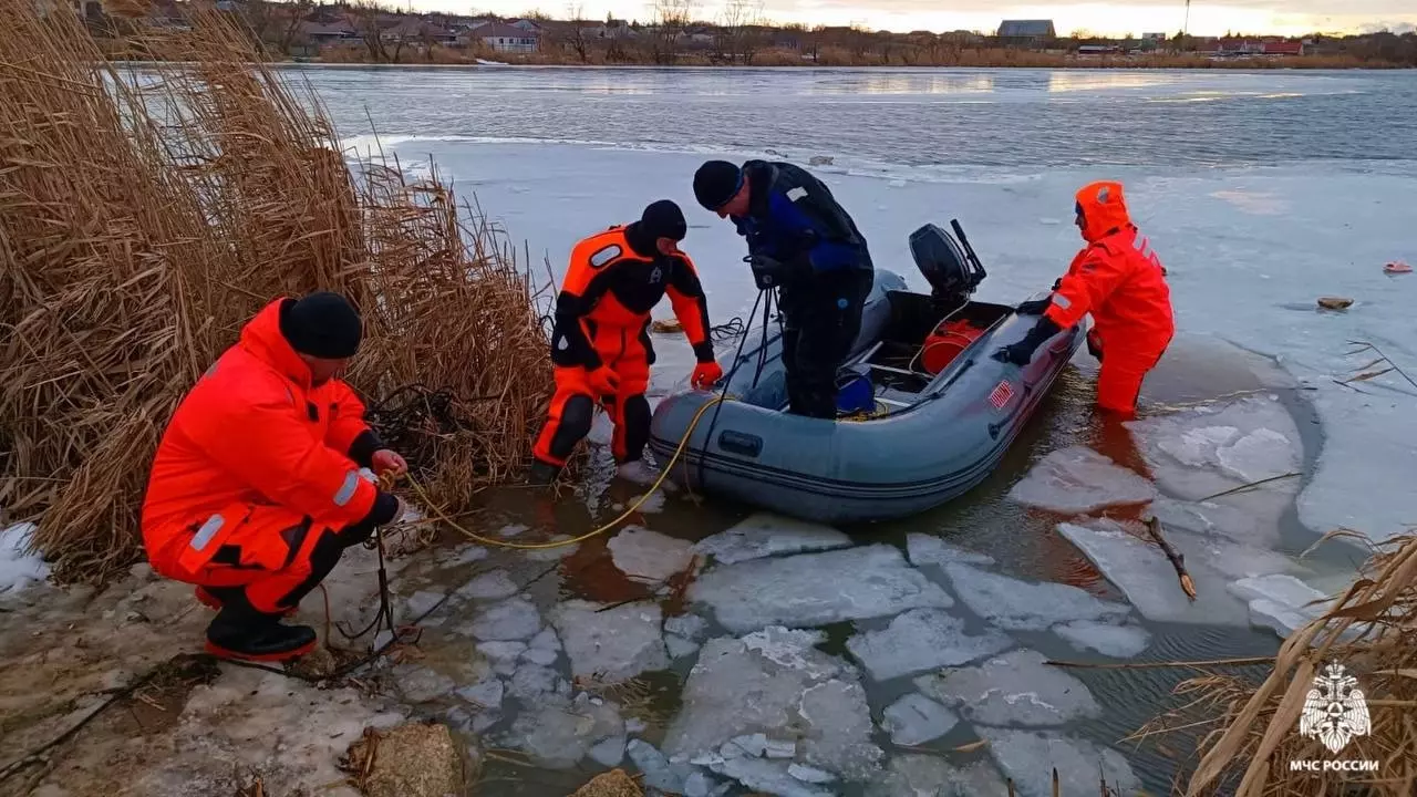 На Ставрополье ищут провалившегося под лед рыбака