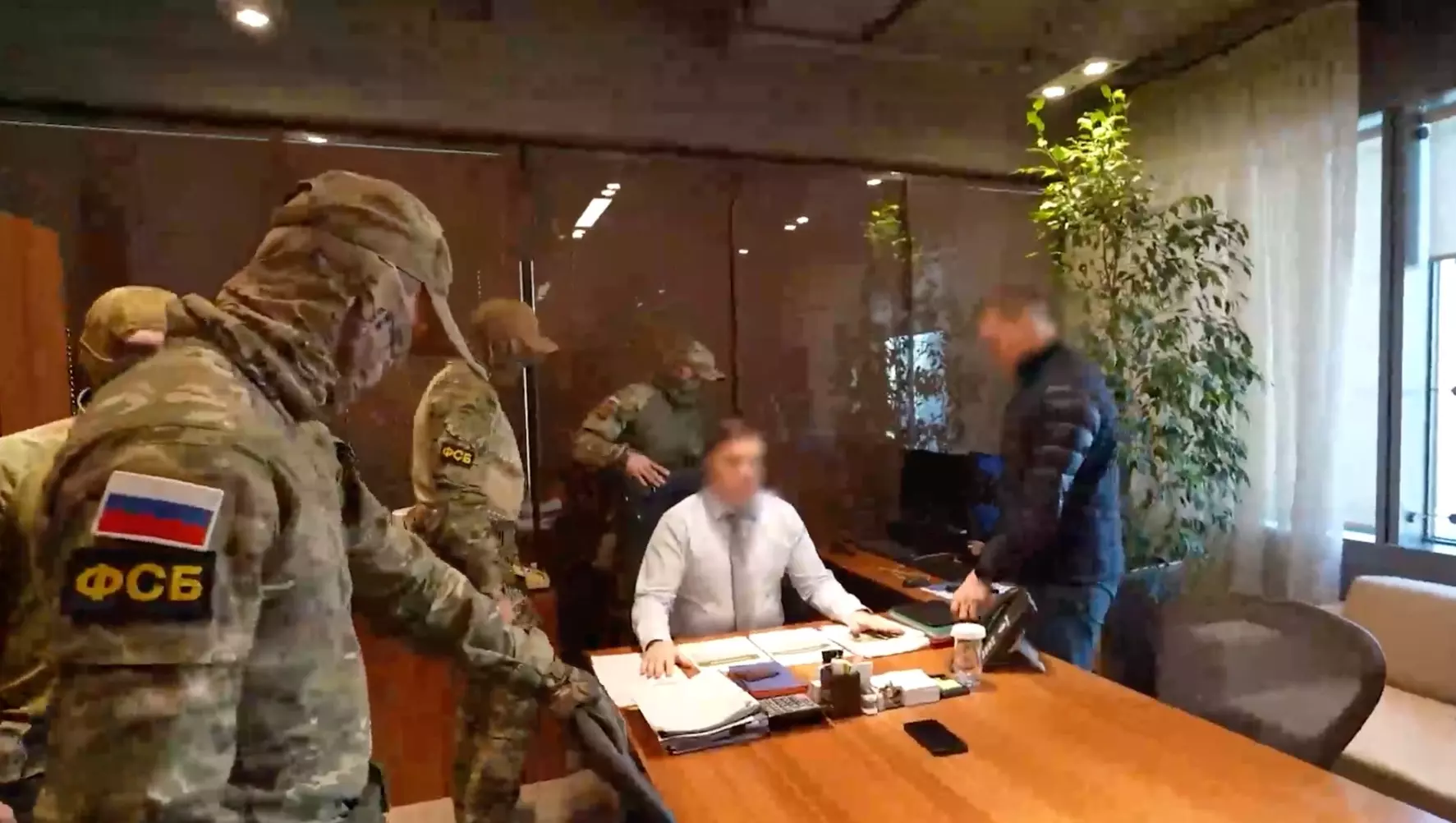 ФСБ показала задержание чиновников Минэка РФ по делу о рейдерстве на Ставрополье