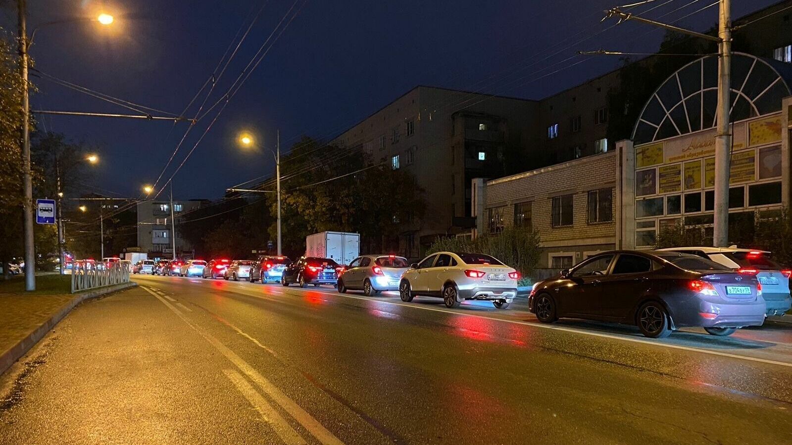 Огромная пробка образовалась в Ставрополе из-за неработающего светофора