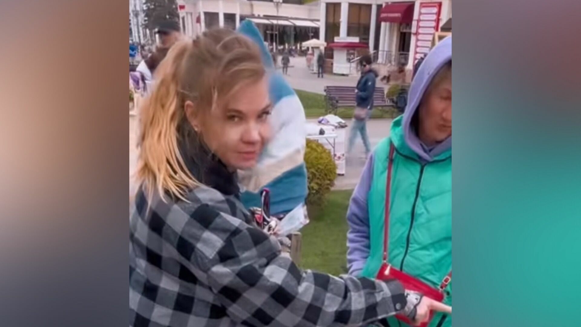 Телеведущая Алла Михеева записала видеопоздравление для Ивана Урганта в Кисловодске