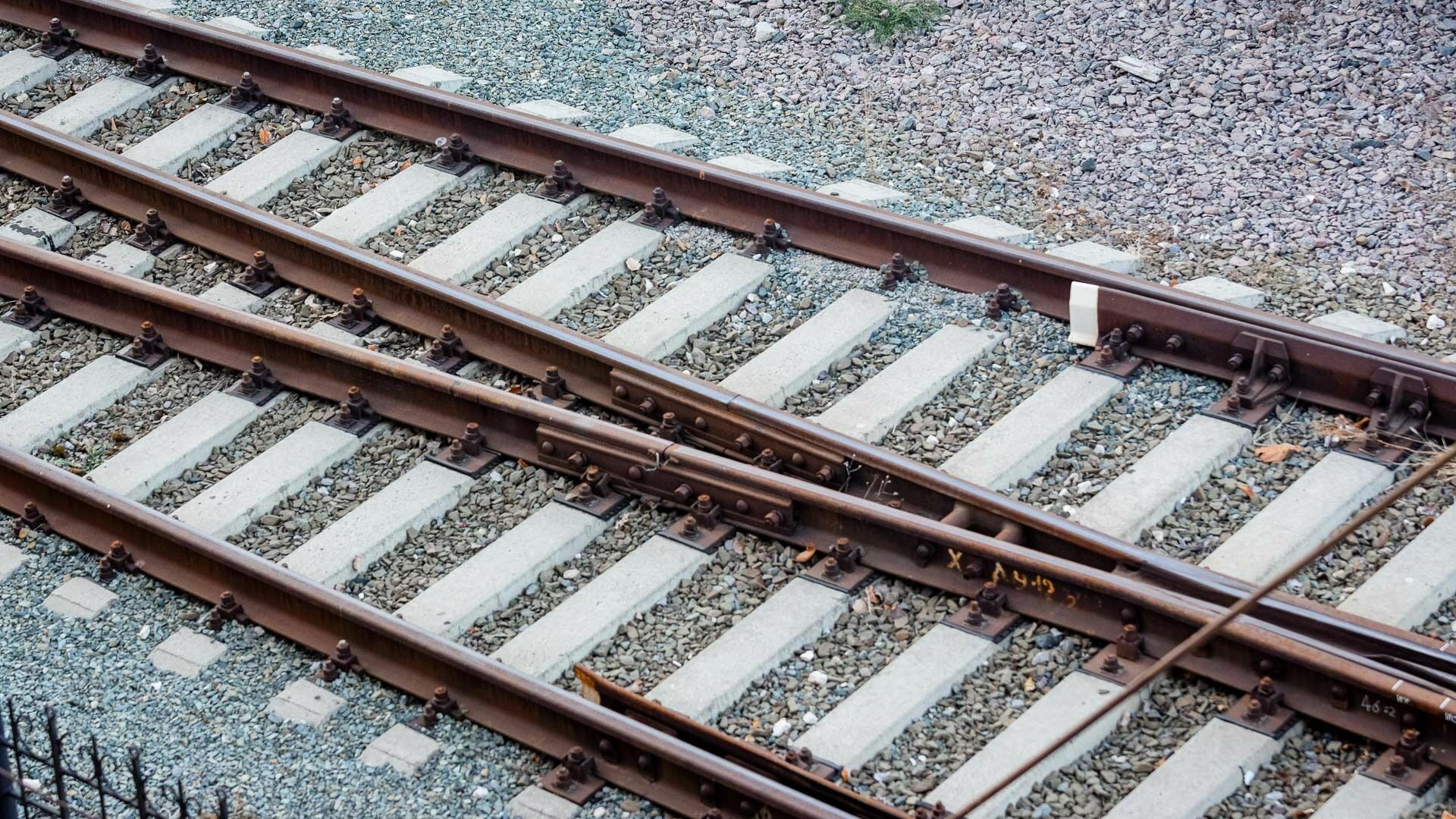 Пешеход погиб на железной дороге в Пятигорске