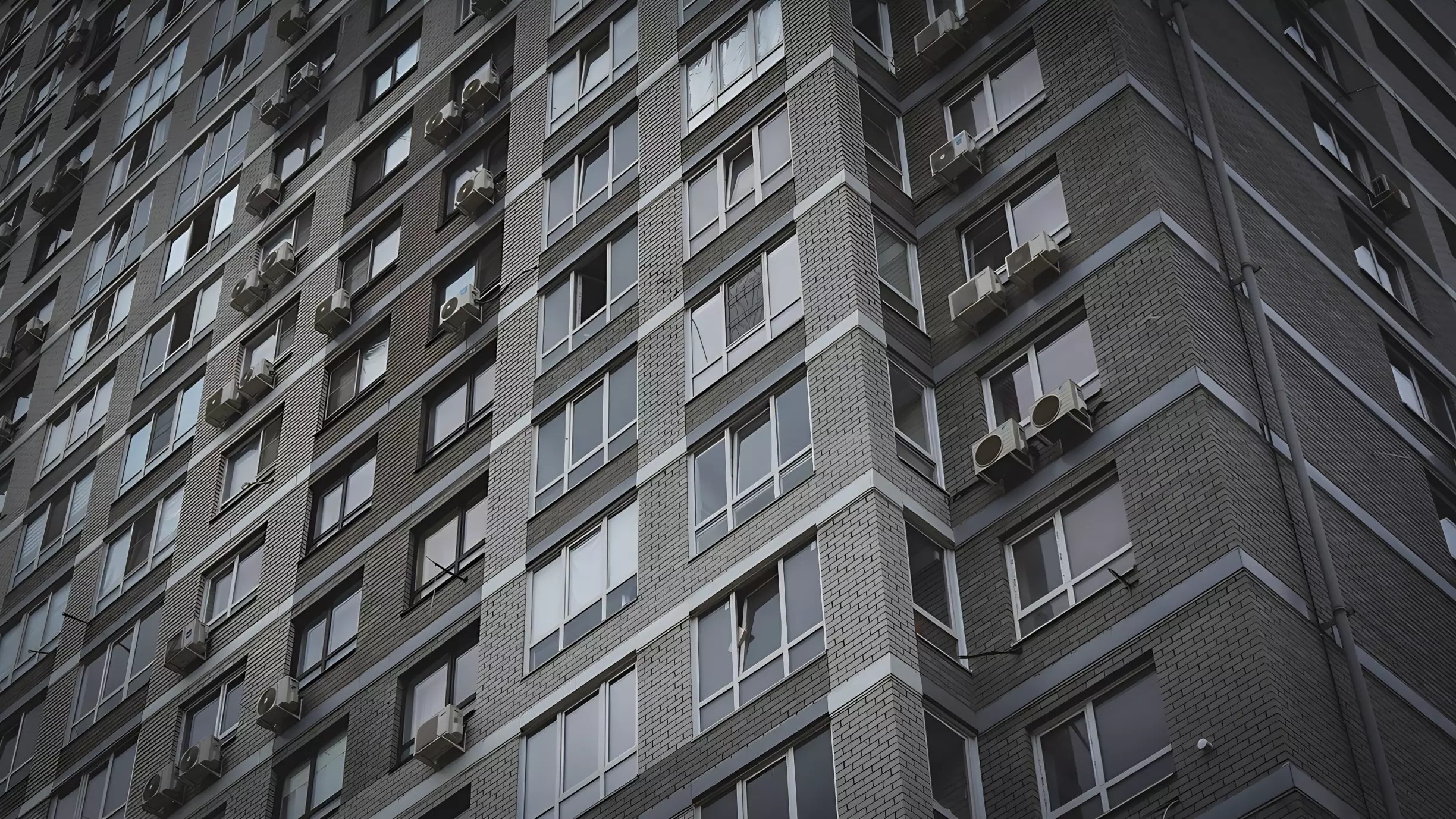 Мужчина выпал из окна многоэтажного дома в Ставрополе 