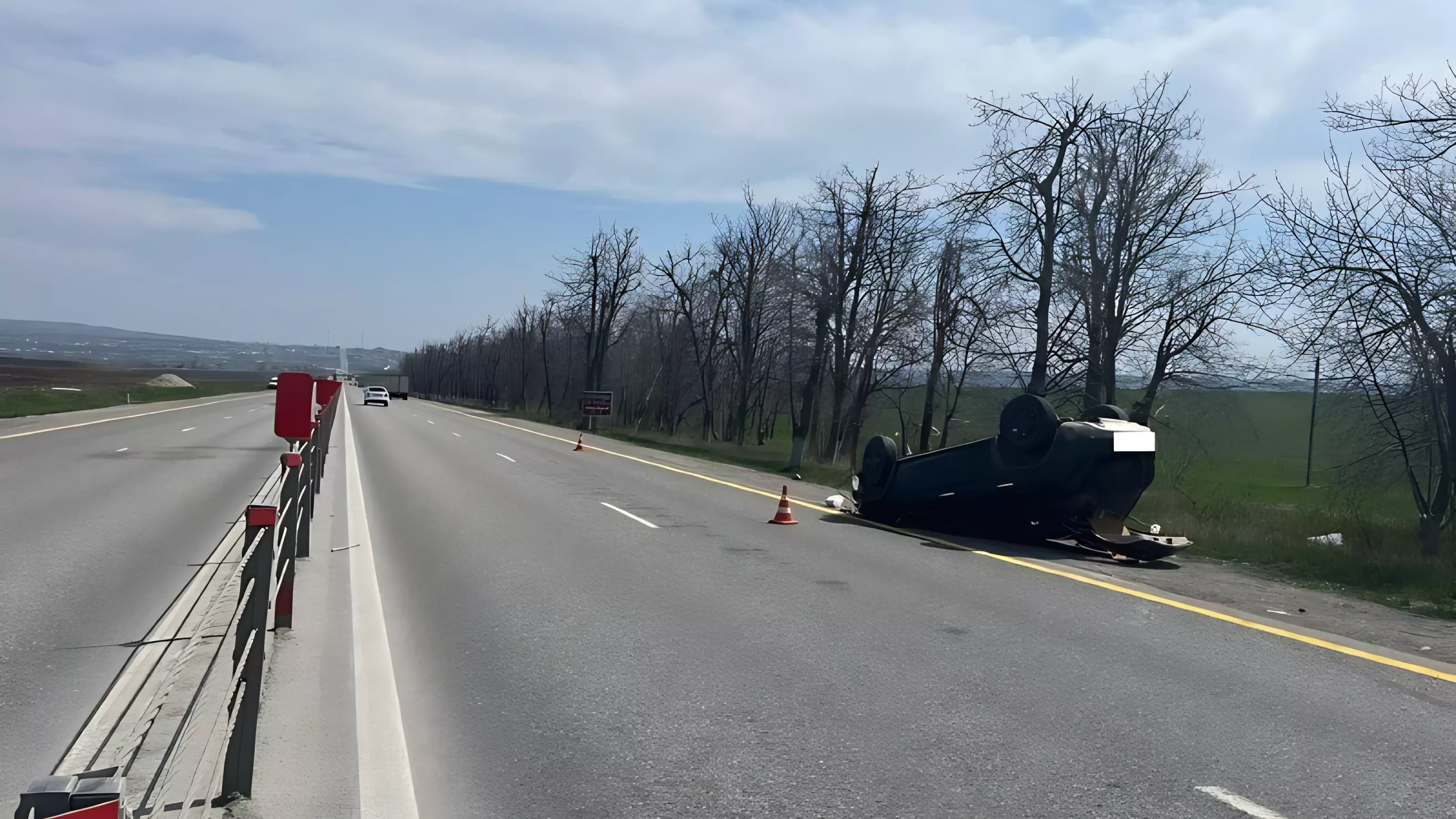 Обе руки сломал водитель в жутком ДТП с перевернувшейся машиной на Ставрополье