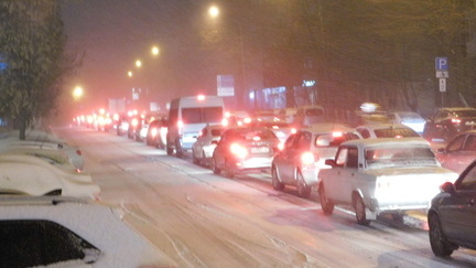 ГИБДД призвала жителей Ставрополья отказаться от поездок из-за снегопада
