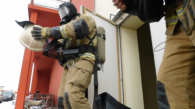 Более 40 человек тушили загоревшуюся квартиру в Ставрополе