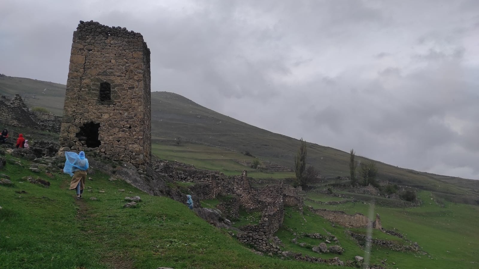 Власти Северной Осетии переложили на гидов ответственность за безопасность туристов