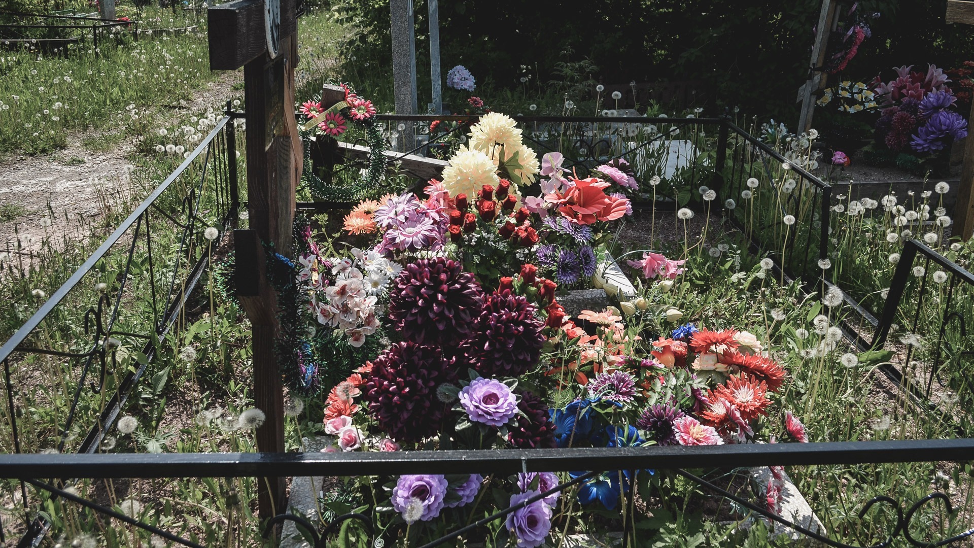 Работник кладбища на Ставрополье продавал места под захоронения по 100 тыс рублей