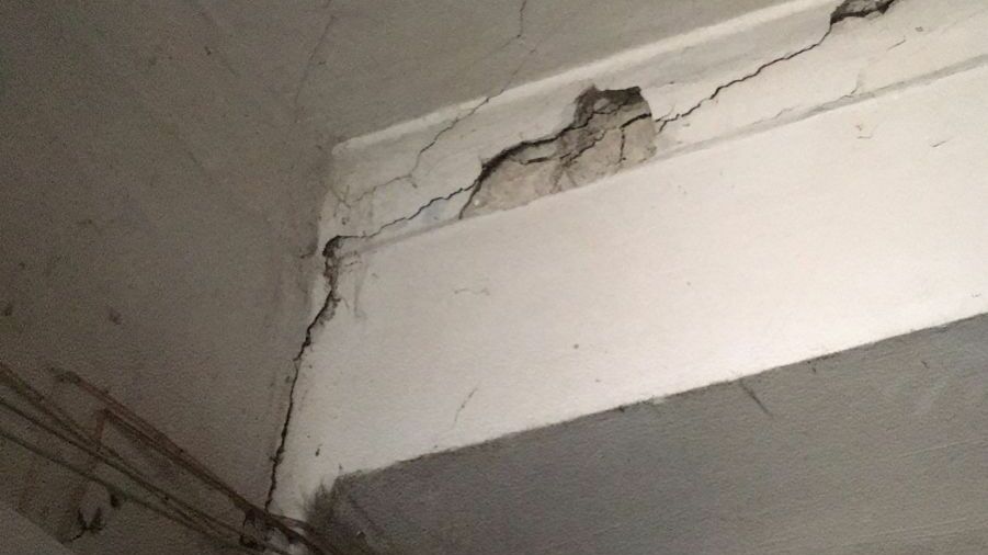 В Лермонтове из-за землетрясения треснула несущая стена многоквартирного дома