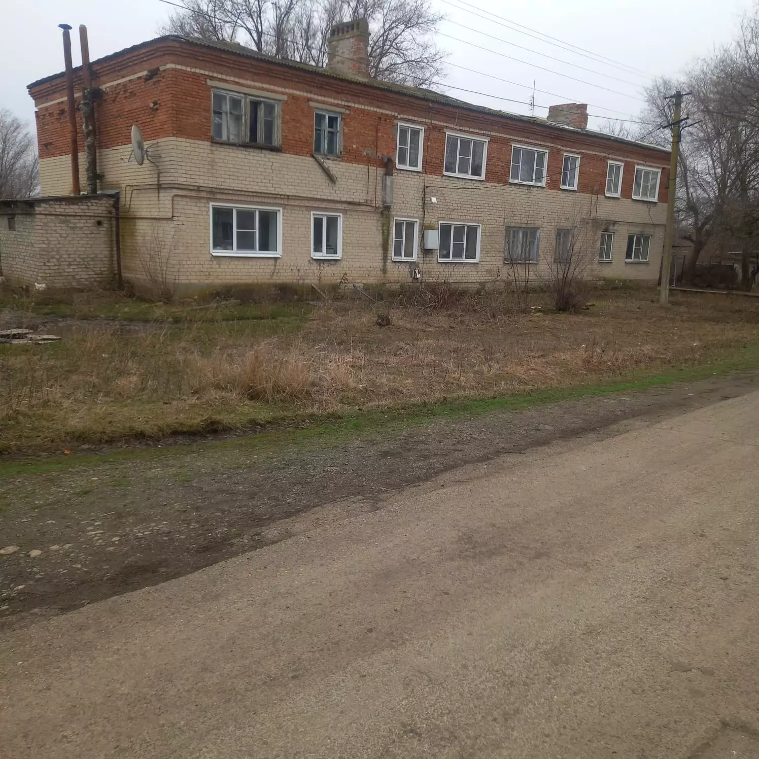 В администрации Кочубеевского округа столь странный выбор объекта для ремонта объяснили тем, что у того была большая степень износа.
