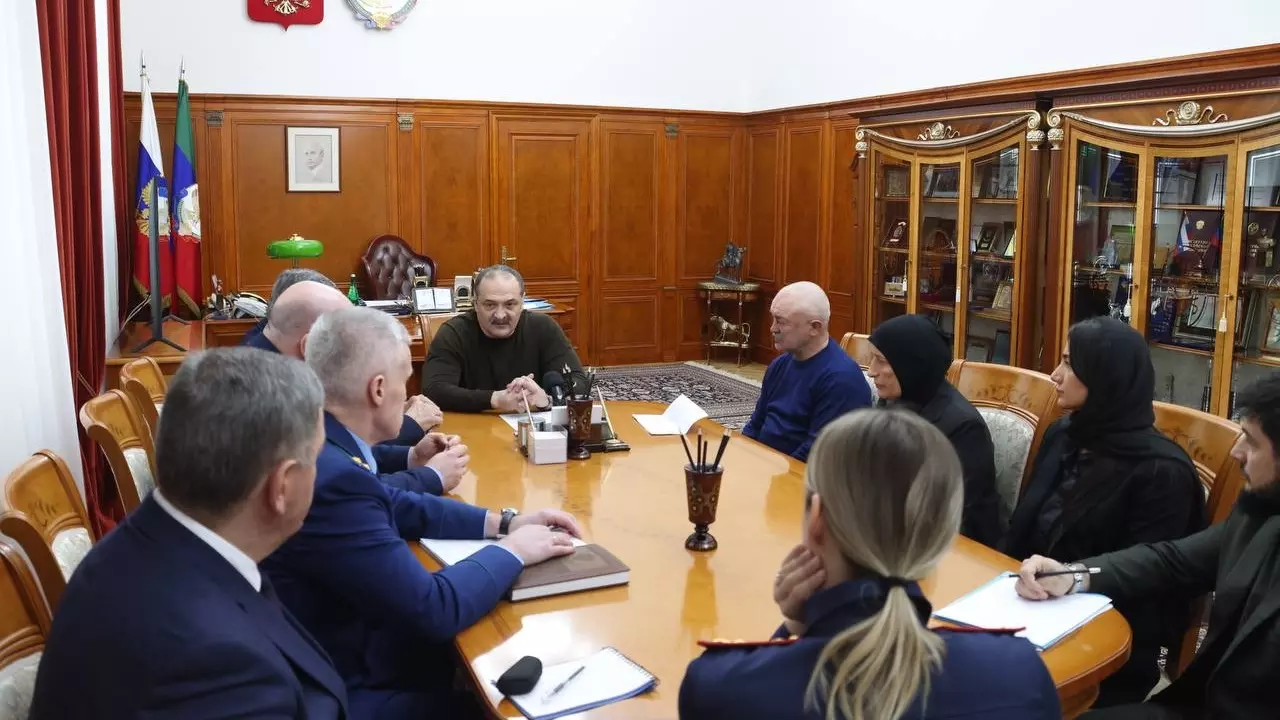 Глава Дагестана встретился с семьей Курбана Далгатова, умершего в отделе полиции