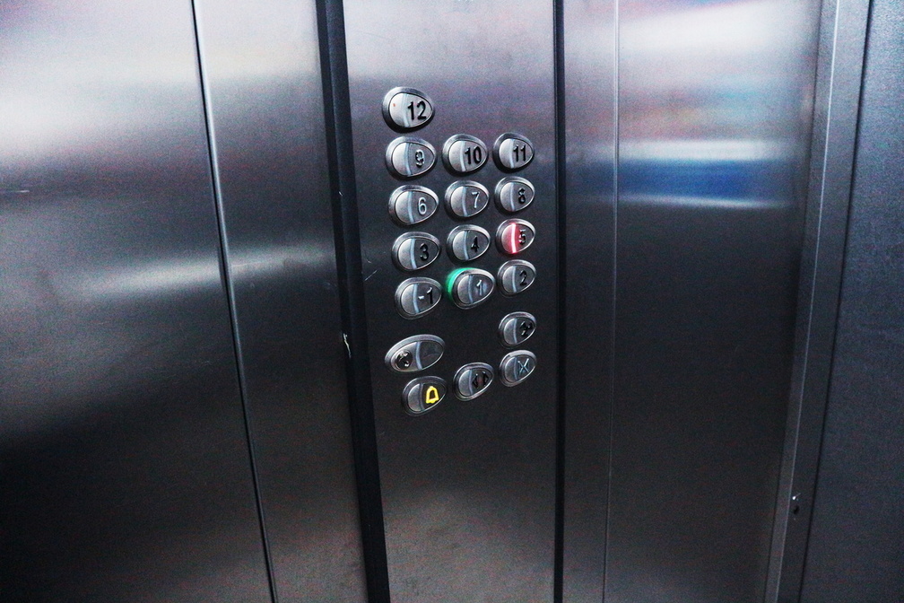 Жители многоэтажки Ставрополя остались без работающего лифта из-за бюрократии